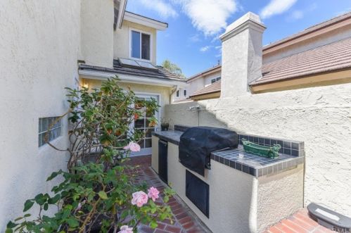 15 Sunrise, Irvine CA  92603-3719 exterior