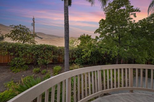 2467 Lacey Dr, Milpitas CA 95035-6122 exterior