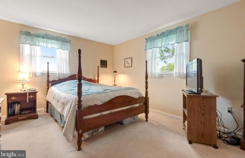 1046 Devonshire Rd, Lancaster PA  17601-1609 exterior