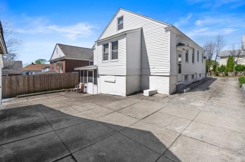 190 Wardlaw Ave, Providence, RI 02908-2226