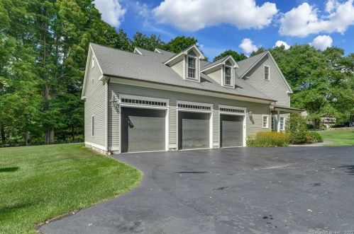 25 Historic Dr, Upper Stepney CT  06468-3207 exterior