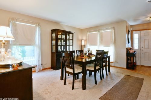 2211 Periwinkle Ln, Naperville, IL 60540-9222