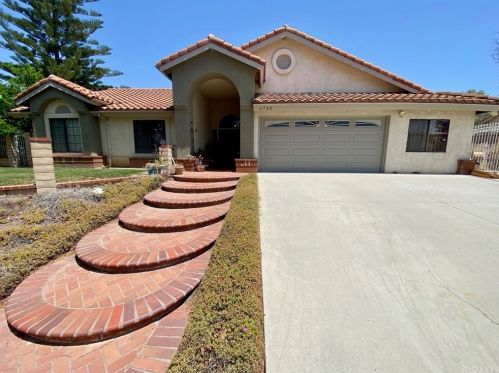 6728 Carobwood Way, Riverside, CA 92506-6208