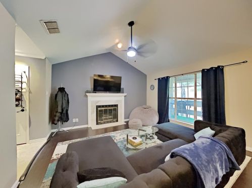 3401 Monticello Park Pl, Fort Worth TX  76107-7721 exterior