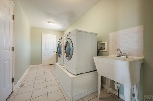1212 Saddle Ridge Ln, Pueblo CO  81007-3905 exterior