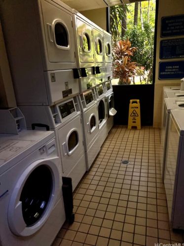 300 Wai Nani Way, Honolulu HI 96815-3961 exterior