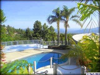 5539 Terrace Dr, Glendale CA  91214-1546 exterior