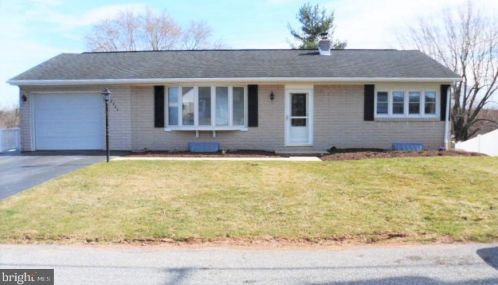 2466 Berkshire Ln, York, PA 17315-4614