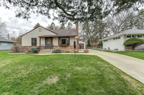 2233 Fernwood St, Saint Paul MN  55113-4311 exterior