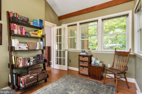 1517 Forest Glen Rd, Silver Spring MD 20910-1122 exterior