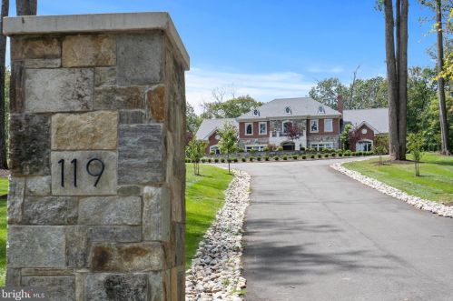 119 Clarks Run Rd, Great Falls, VA 22066-3701