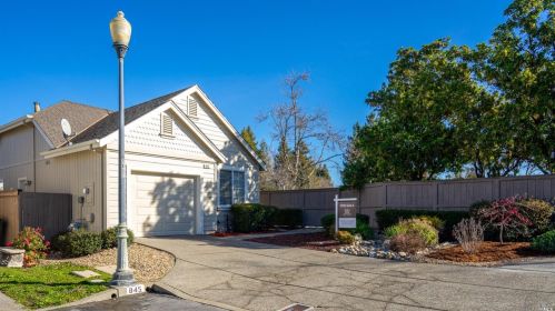 845 Peggy Lee Ct, Windsor, CA 95492-7534