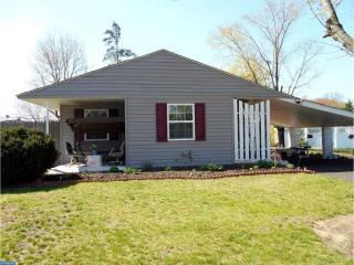 6 Strawberry Ln, Levittown, PA 19055-2219