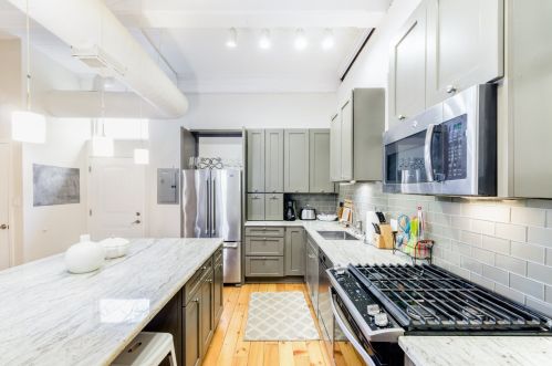442 Oakwood Blvd, Chicago, IL 60653-2304