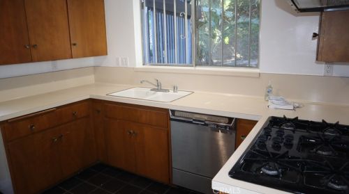 3345 Country Club Dr, Glendale CA  91208-1717 exterior