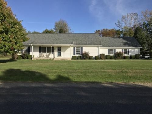 203 Golf Course Rd, Oliver, IL 62441-3978