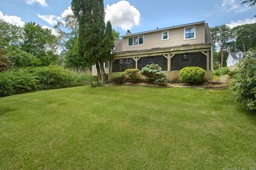 6 Scott Ln, Greenwich CT  06831-2854 exterior