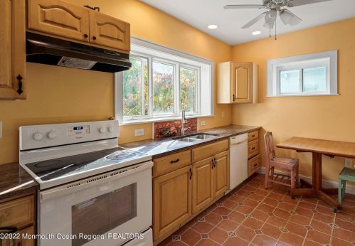 47 Westside Ave, Tinton Falls NJ 07701-1451 exterior