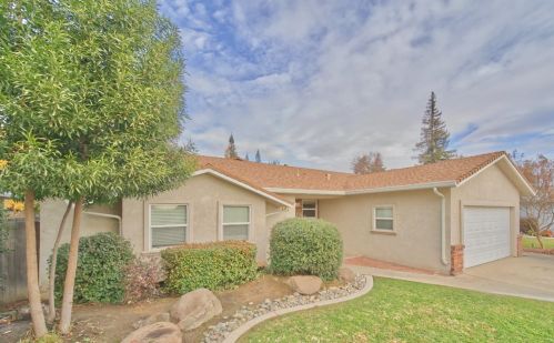 1015 Lakehome Dr, Lodi, CA 95242-2335