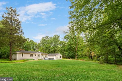 73 Bayberry Rd, Princeton NJ  08540-7418 exterior