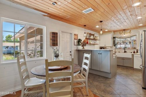 1374 Dinsmore St, Simi Valley, CA 93065-4419