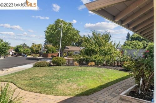 970 Stimel Dr, Concord CA  94518-3934 exterior