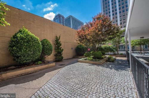 1919 Chestnut St, Philadelphia PA  19103-3401 exterior