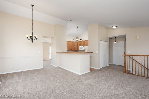 941 Genesee Dr, Naperville, IL 60563-4114