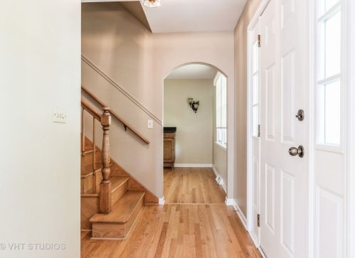 1213 Cardinal Ln, Naperville, IL 60540-8003