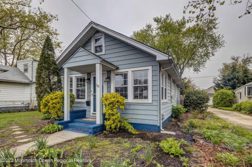 38 Pacific Ave, Middletown, NJ 07748-5756