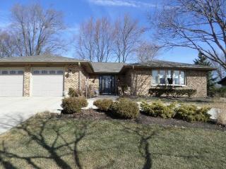 2014 Sherborn Ln, Schaumburg, IL 60193-1046
