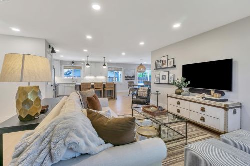 926 Amhurst Ct, Concord, CA 94518-3805