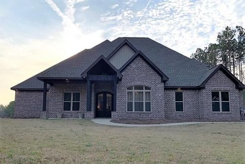104 Sturbridge Cv, Mooreville, MS 38857