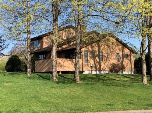 93 Sun Meadow Dr, East Berlin, CT 06023-1145