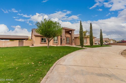 9006 47th Dr, Laveen, AZ 85339-2114