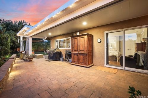 8 Campanero, Irvine CA  92620-1821 exterior