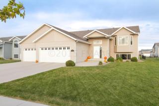 3568 Lincoln St, Fargo, ND 58104-7509