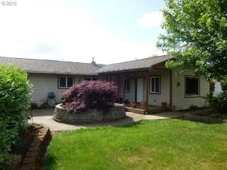 304 Whispering Pne Way, Roseburg OR  97471-9384 exterior