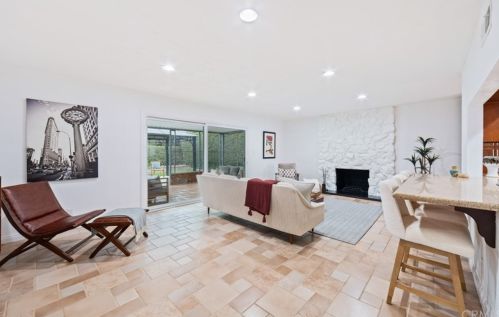 113 Stanford Ln, Seal Beach, CA 90740-2533