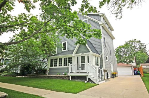 1055 Fairoaks Ave, Bannockburn, IL 60015-2938