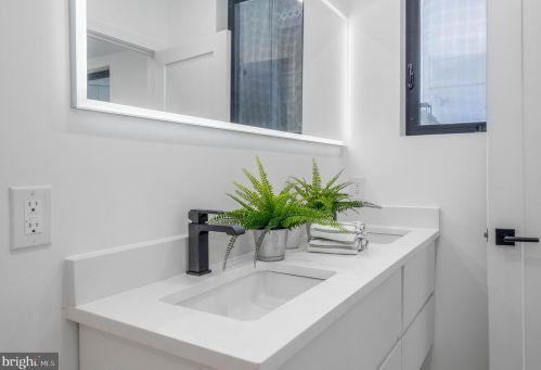 1623 Christian St, Philadelphia PA  19146-2009 exterior