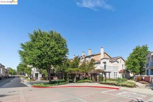 716 City Walk Pl, Hayward, CA 94541-6648