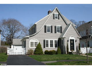 366 Meadowbrook Rd, Fairfield, CT 06824-5257