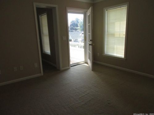 33 Crescent Ave, Niantic CT  06357-3033 exterior
