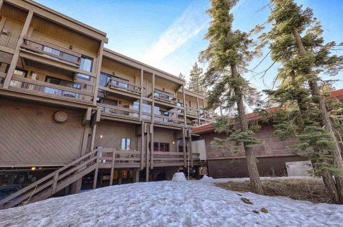 2000 Village Dr, Truckee CA  exterior