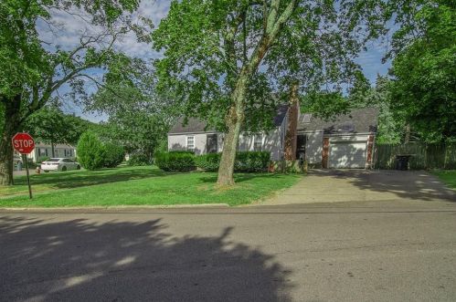 105 Puritan Dr, Warwick, RI 02888-3303