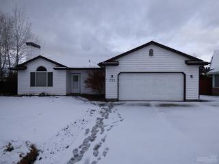 755 19th Pl, Eagle Crest, OR 97756-8803