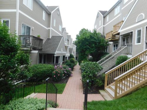 22 Glenrock, Norwalk, CT 06850-1372