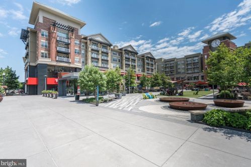 1300 Arlington Ridge Rd, Arlington VA  22202-1953 exterior