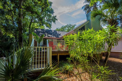 1 Lake Village Ln, Isle Of Palms SC  29451-2713 exterior